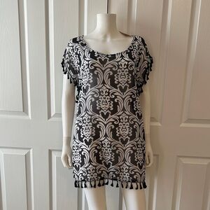 Elegant Black and White Patterned Cover Up Size S-M